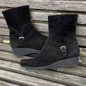La CANADIENNE Black Suede Ankle Boots 7.5